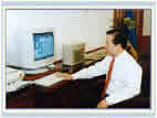 Kim Dae-jung Look over E-mail